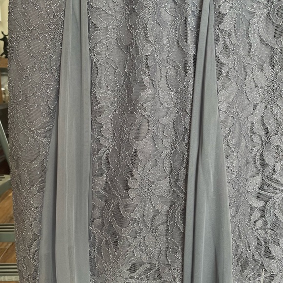 Nightway full length, silver lace and tulle evening or event dress Size 6 - Picture 6 of 7